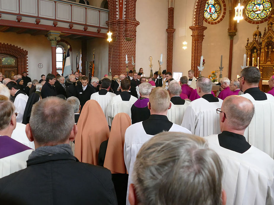 Pontifikalrequiem und Beisetzung von Weihbischof em. Johannes Kapp (Foto: Karl-Franz Thiede)